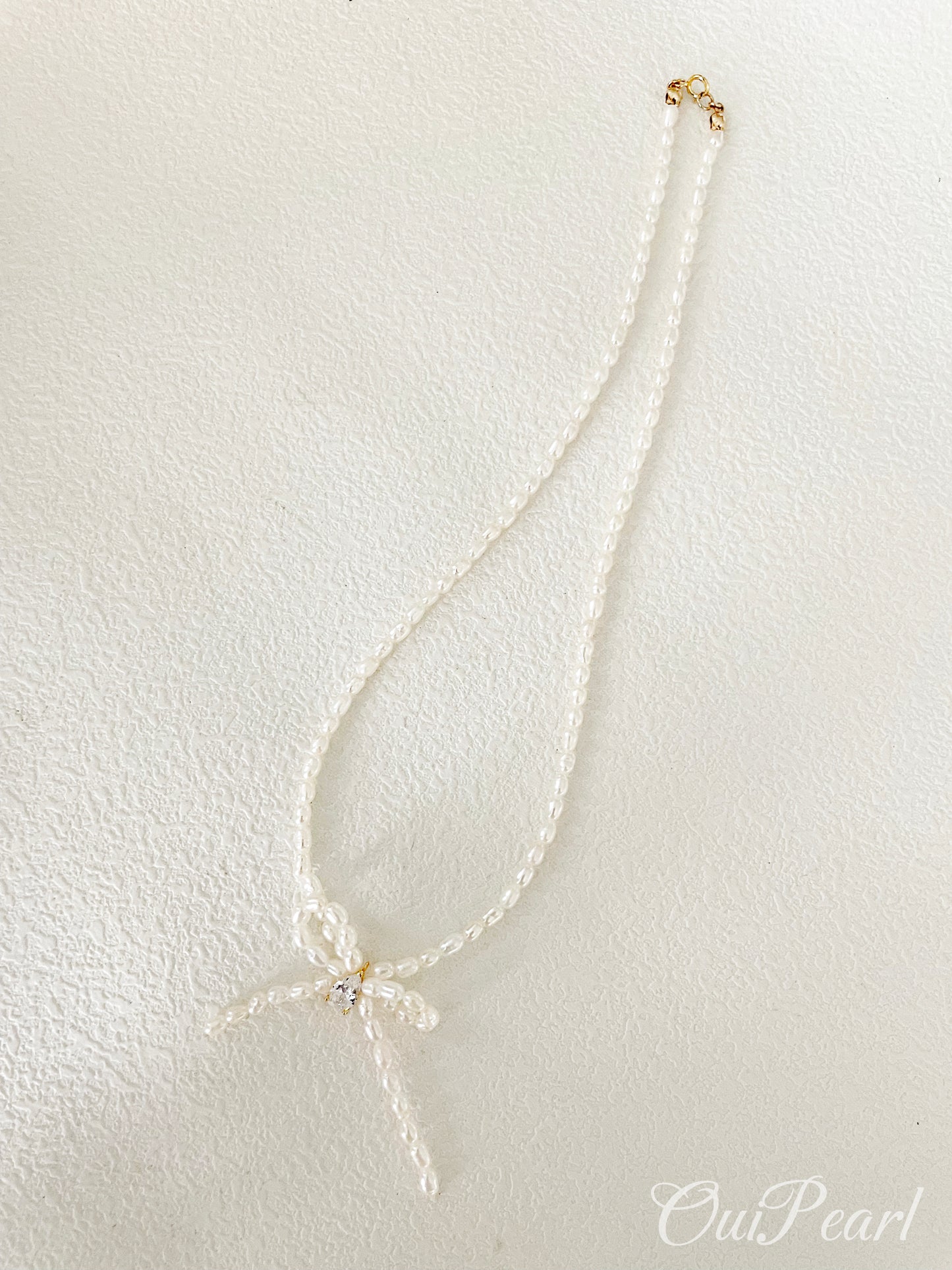 OuiPearl Bow Necklace 米粒珍珠蝴蝶結吊墜項鏈（鏈長40-41CM）